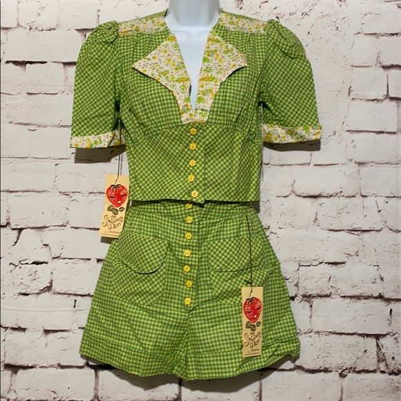 Vintage Pants - ✨🆕VINTAGE✨Strawberry Plant Short Set, Size XS/S